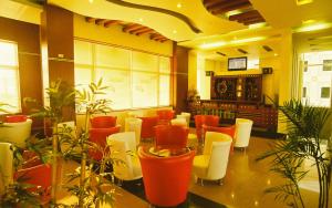 The lounge or bar area at Camela Hotel & Resort