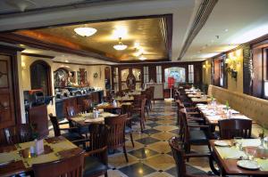 Restaurace v ubytování Ramada Plaza By Wyndham Palm Grove