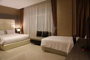 Tempat tidur dalam kamar di Hotel 55