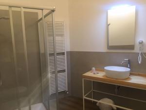 Koupelna v ubytování Albergo Croce d'Aune + 37 fotografií