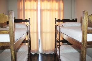 Ein Etagenbett oder Etagenbetten in einem Zimmer der Unterkunft Polonini Apartamento