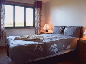 A bed or beds in a room at Bowford Cottage 