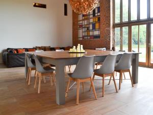 A restaurant or other place to eat at The Barn 