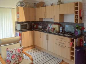 A kitchen or kitchenette at The Studio 