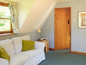 A seating area at Kings Cottage Corner 