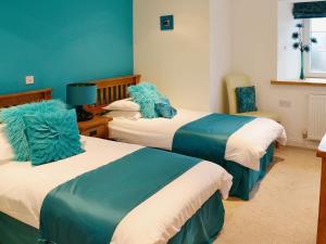 A bed or beds in a room at The Byre 