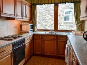 A kitchen or kitchenette at Farne Haven 