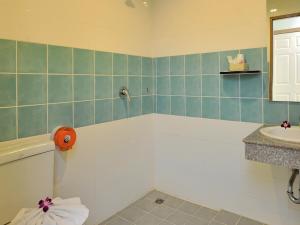 Koupelna v ubytování Pimrada Hotel + 24 fotografií
