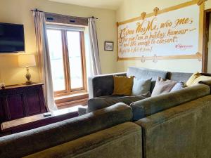 A seating area at Cokaynes 