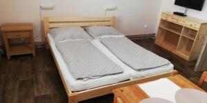 Posteľ alebo postele v izbe v ubytovaní Booking Tržní