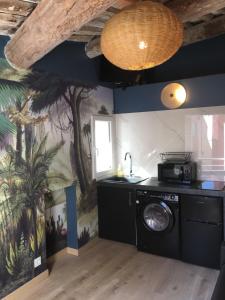 Kuchyň nebo kuchyňský kout v ubytování appartement cosy à 10 mètres du port de Cassis