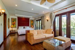 Giường trong phòng chung tại Da Nang Beach Villas in 5-star Resort