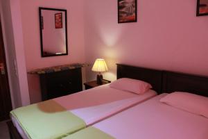 Ένα ή περισσότερα κρεβάτια σε δωμάτιο στο Dominic's best +17 φωτογραφίες