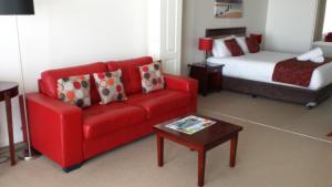 Ein Bett oder Betten in einem Zimmer der Unterkunft Ocean Views Resort Caloundra