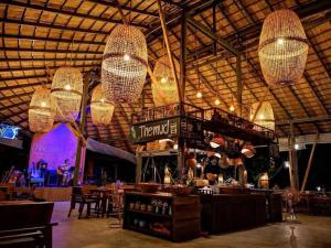 The Mud - Eco Hotel餐厅或其他用餐的地方