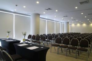 The business area and/or conference room at Dazzler by Wyndham Lima Miraflores