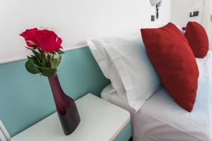 Postel nebo postele na pokoji v ubytování Hotel Giove dipendenza Hotel Fiamma