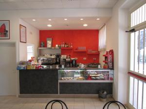 ​​唐卡拉布里亚卡萨费里歌剧院酒店的咖啡和沏茶工具