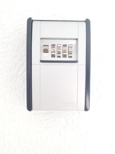 una imagen de una máquina expendedora en Bogi's Ferienhaus - Pension en Laakirchen