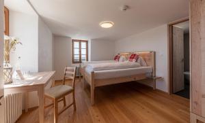 A bed or beds in a room at Hotel Belalp