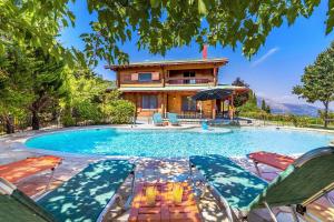 Kép Luxury Wooden Villa with Pool, The Nest szállásáról Káto Korakiánában a galériában