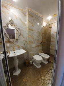 Koupelna v ubytování FD Luxury rooms