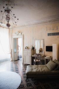 TV a/nebo společenská místnost v ubytování Regina Teodolinda Suites