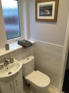 A bathroom at Highfield apartment