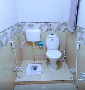 Koupelna v ubytování Gulshan Palace Near Millennium Mall