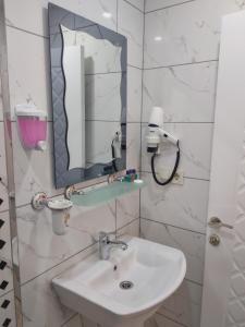 
A bathroom at Hotel Tulip House
