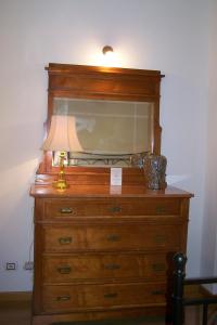 a dresser with a lamp on top of it at B&B Torre Lara in Belgirate