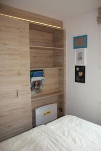 Tempat tidur dalam kamar di Design-Appartement Jochberg