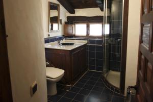 Koupelna v ubytování Hotel Rural Llerau + 37 fotografií