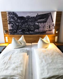 Postel nebo postele na pokoji v ubytování Hotel zum Engel