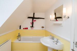 Koupelna v ubytování Yew Tree Cottage + 11 fotografií
