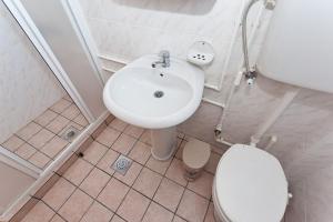 Ένα μπάνιο στο Vila Paun +48 φωτογραφίες