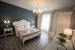 Voodi või voodid majutusasutuse Sui Generis Tropea Luxury Rooms toas