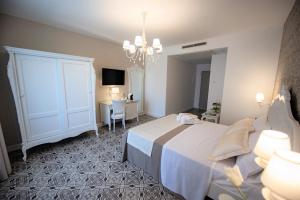 Voodi või voodid majutusasutuse Sui Generis Tropea Luxury Rooms toas