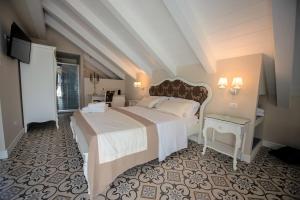 Voodi või voodid majutusasutuse Sui Generis Tropea Luxury Rooms toas