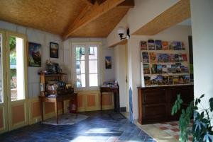 a room with aamed ceilings and windows and a table at La Valinière in Seur