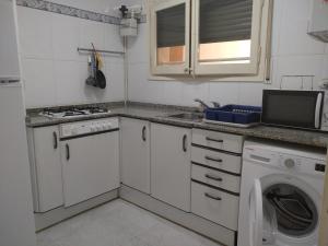 Kuchyňa alebo kuchynka v ubytovaní Playa Cambrils Salou B