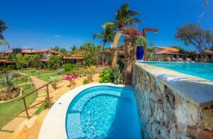 uma piscina num resort em Espaço Nova Era Pousada em Jericoacoara