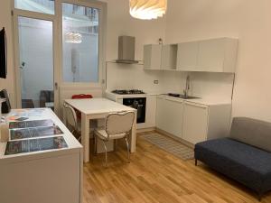 Kuchyň nebo kuchyňský kout v ubytování Les 3 Chambres