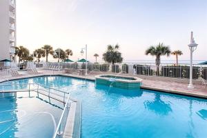 Πισίνα στο ή κοντά στο Majestic Sun 9th Floor Gulf Front 1 Bedroom Condo
