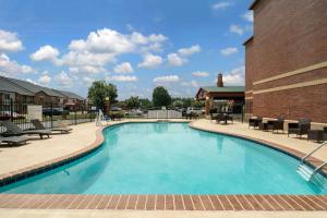 a large swimming pool in front of a building at Baymont by Wyndham Knoxville/Cedar Bluff in Knoxville
