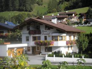 Budynek, w którym mieści się apartament