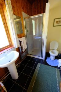 A bathroom at Kerrow House