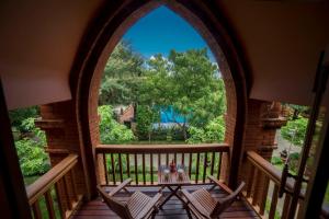 Un balcón o terraza en Heritage Bagan Hotel