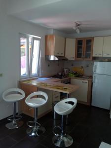 Кухня или мини-кухня в Mirina 