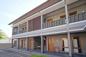 a building with a balcony on the side of it at Griya Damai Syariah Yogyakarta Mitra RedDoorz in Yogyakarta